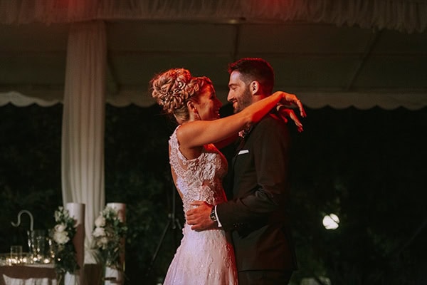 romantic-summer-wedding-peonies-baby-breath-white-tones_26