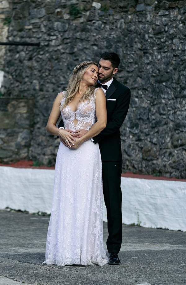 romantic-summer-wedding-peonies-baby-breath-white-tones_27