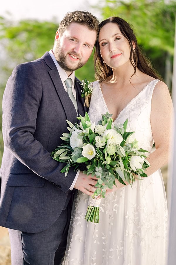 summer-wedding-kefalonia-white-roses-olives_04