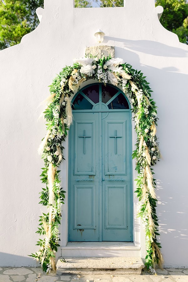summer-wedding-kefalonia-white-roses-olives_09