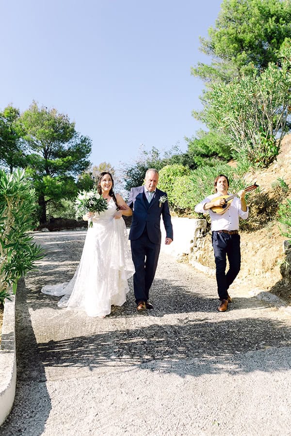 summer-wedding-kefalonia-white-roses-olives_11