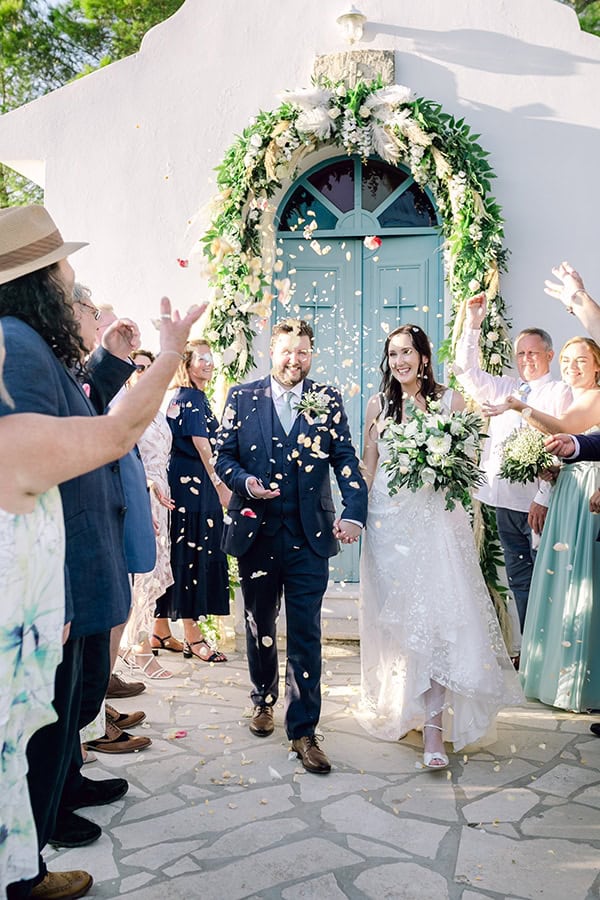 summer-wedding-kefalonia-white-roses-olives_19