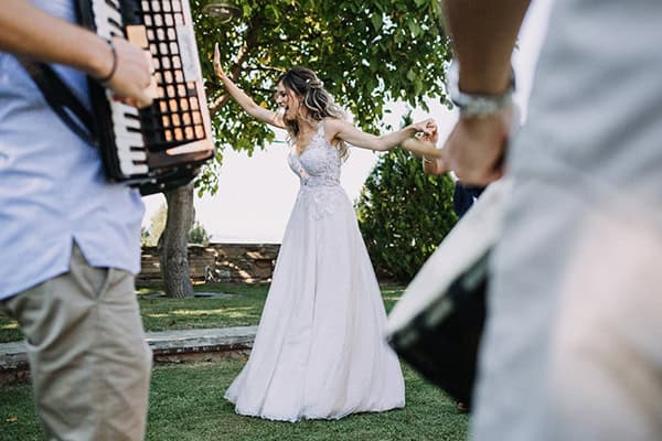 traditional-summer-wedding-ptolemaida-bohemian-touches_05