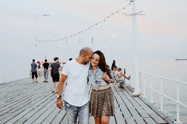 beautiful-prewedding-shoot-background-mediterranean-sea_02