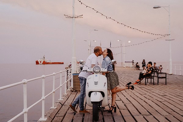 beautiful-prewedding-shoot-background-mediterranean-sea_03
