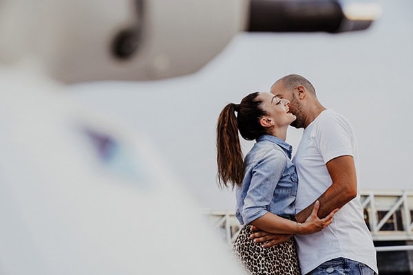 beautiful-prewedding-shoot-background-mediterranean-sea_10