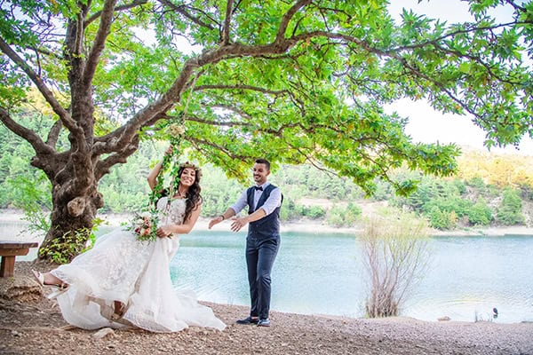 Υπέροχος ρομαντικός γάμος με παιώνιες στα χρώματα του λευκού και του ροζ │ Κυριακή & Τάσος