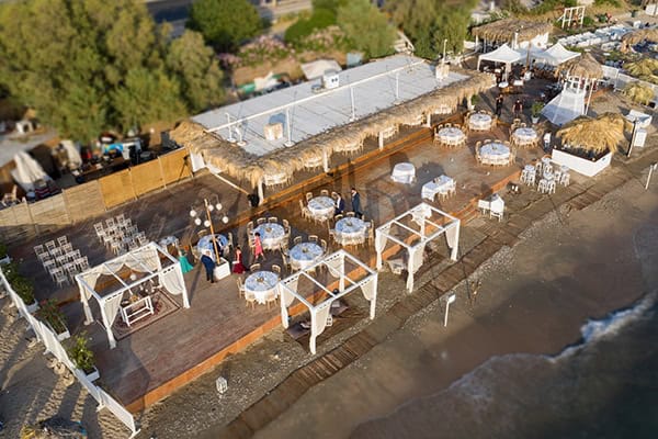 beautiful-wedding-summer-beach-baby-breath-full-of-romantic-elements_08