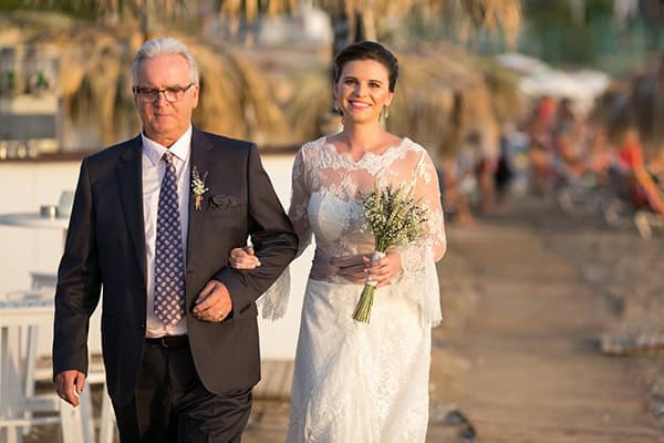 beautiful-wedding-summer-beach-baby-breath-full-of-romantic-elements_09
