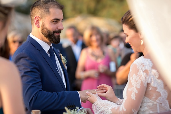 beautiful-wedding-summer-beach-baby-breath-full-of-romantic-elements_18
