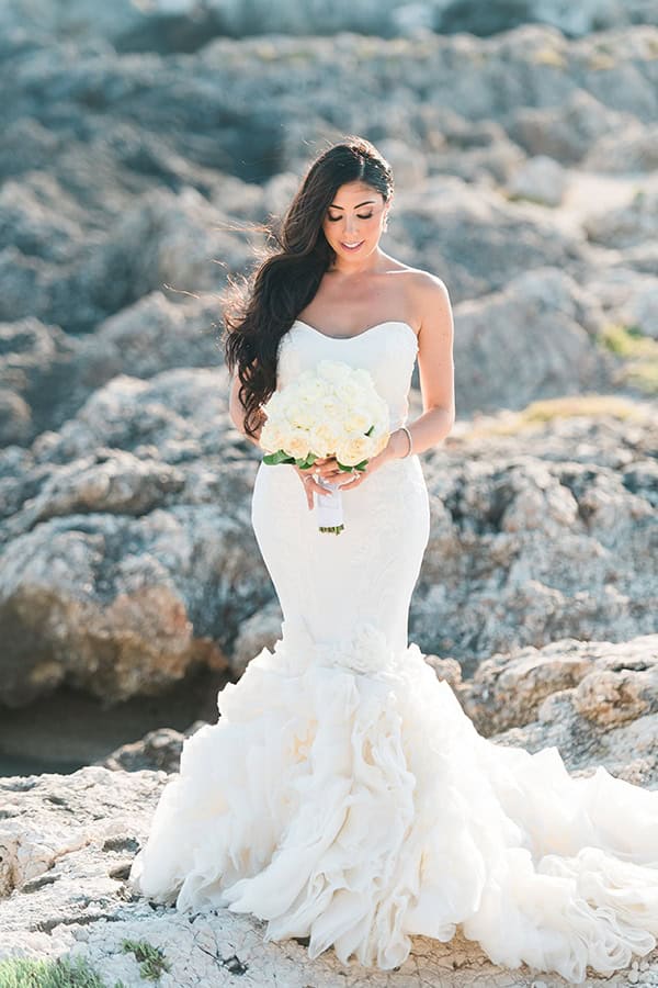 dreamy-wedding-kefalonia-lush-flowers-arrangements-romantic-elements_02