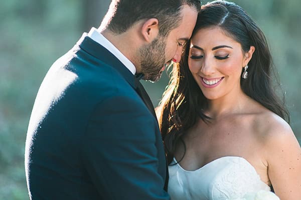 dreamy-wedding-kefalonia-lush-flowers-arrangements-romantic-elements_03