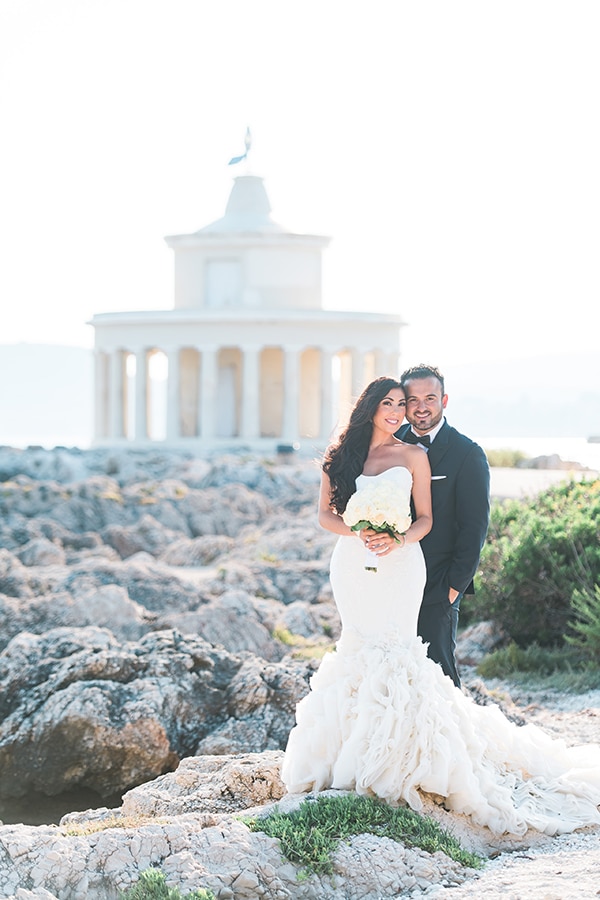 dreamy-wedding-kefalonia-lush-flowers-arrangements-romantic-elements_03x