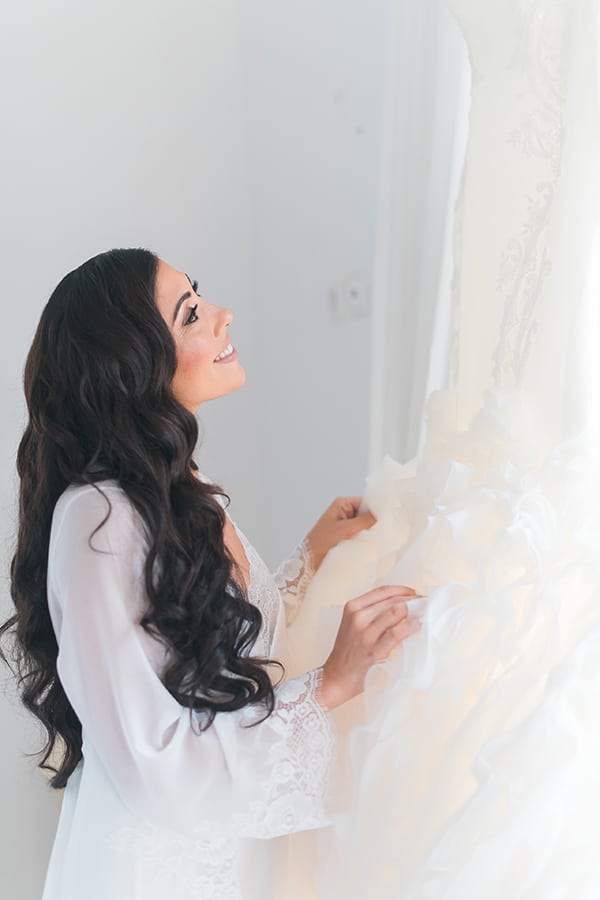 dreamy-wedding-kefalonia-lush-flowers-arrangements-romantic-elements_06