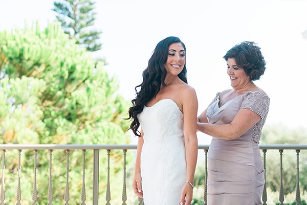 dreamy-wedding-kefalonia-lush-flowers-arrangements-romantic-elements_11