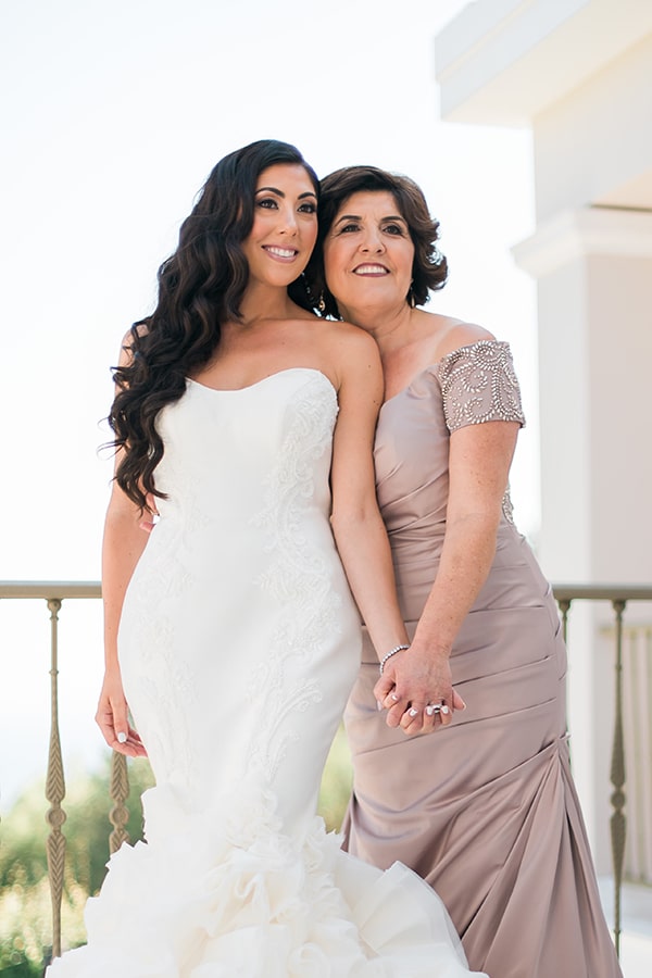 dreamy-wedding-kefalonia-lush-flowers-arrangements-romantic-elements_13