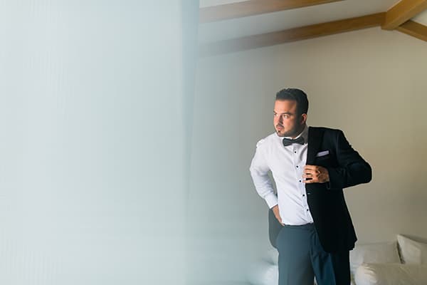 dreamy-wedding-kefalonia-lush-flowers-arrangements-romantic-elements_17