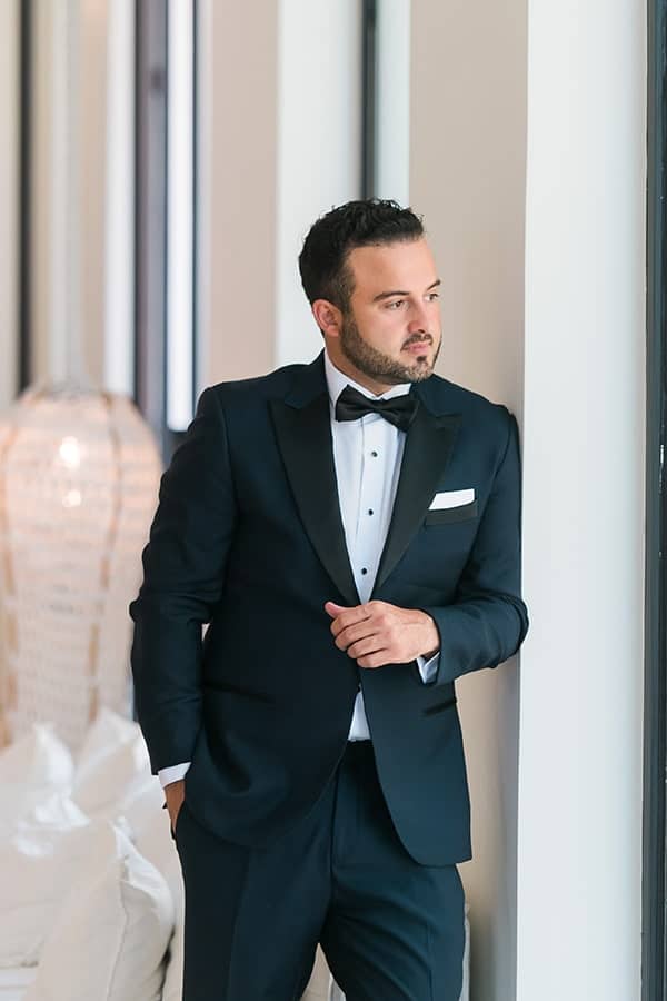 dreamy-wedding-kefalonia-lush-flowers-arrangements-romantic-elements_19