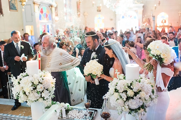 dreamy-wedding-kefalonia-lush-flowers-arrangements-romantic-elements_24