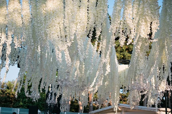 dreamy-wedding-kefalonia-lush-flowers-arrangements-romantic-elements_30