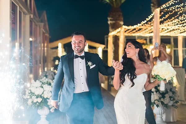 dreamy-wedding-kefalonia-lush-flowers-arrangements-romantic-elements_31