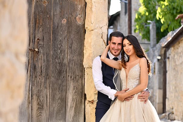 elegant-chic-summer-wedding-pavillion-hall-roses-hydrangeas-white-pink-hues-gold-details_01