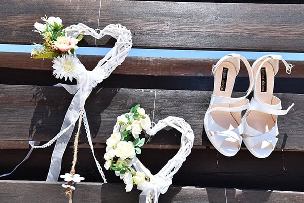 elegant-chic-summer-wedding-pavillion-hall-roses-hydrangeas-white-pink-hues-gold-details_03