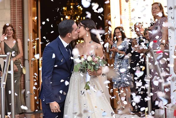 elegant-chic-summer-wedding-pavillion-hall-roses-hydrangeas-white-pink-hues-gold-details_17