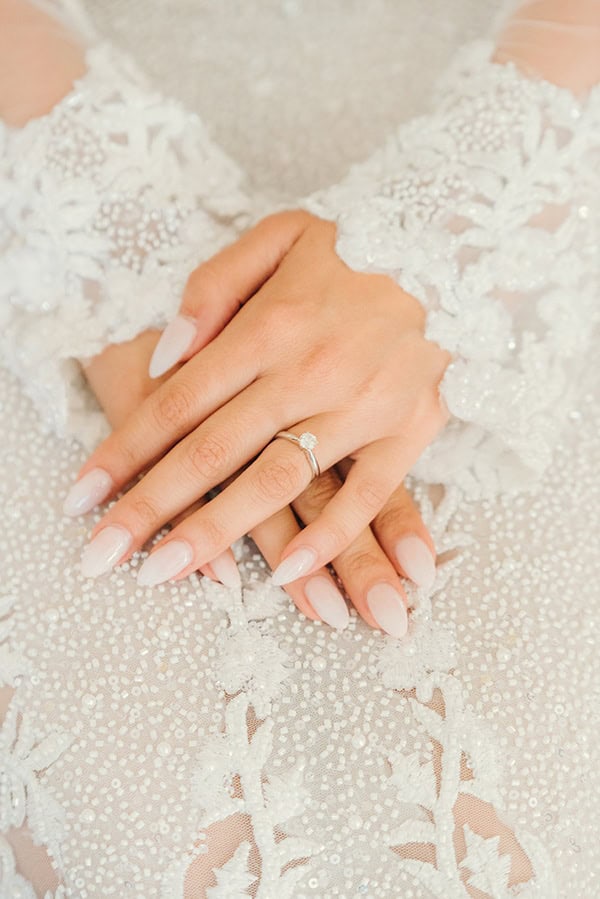 elegant-chic-wedding-rhodes-white-flowers-gold-touches_09