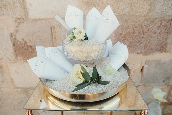 elegant-chic-wedding-rhodes-white-flowers-gold-touches_10
