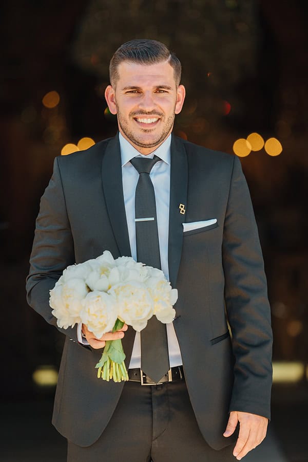 elegant-chic-wedding-rhodes-white-flowers-gold-touches_16