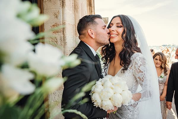 elegant-chic-wedding-rhodes-white-flowers-gold-touches_17