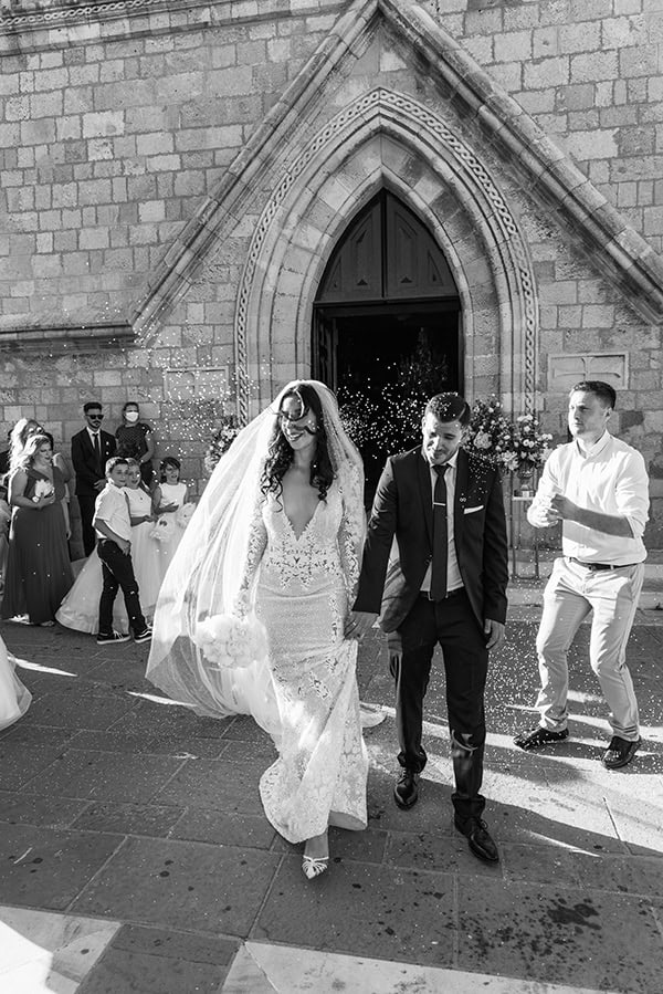 elegant-chic-wedding-rhodes-white-flowers-gold-touches_19