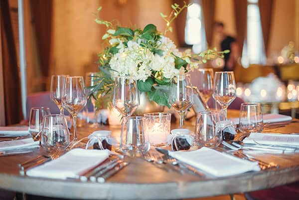 elegant-chic-wedding-rhodes-white-flowers-gold-touches_20
