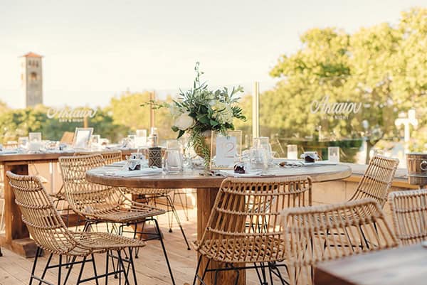 elegant-chic-wedding-rhodes-white-flowers-gold-touches_27