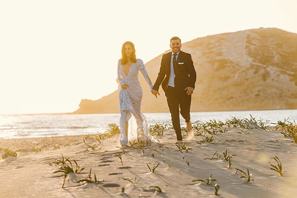 elegant-chic-wedding-rhodes-white-flowers-gold-touches_35