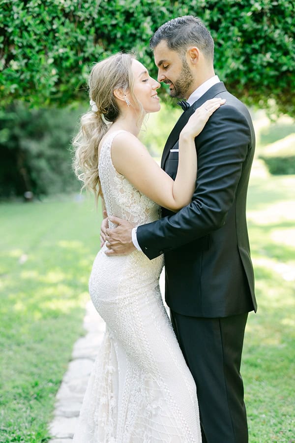 luxurious-summer-wedding-flowers-decoration-fuchsia-purple-tones_33