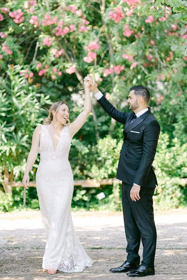 luxurious-summer-wedding-flowers-decoration-fuchsia-purple-tones_36