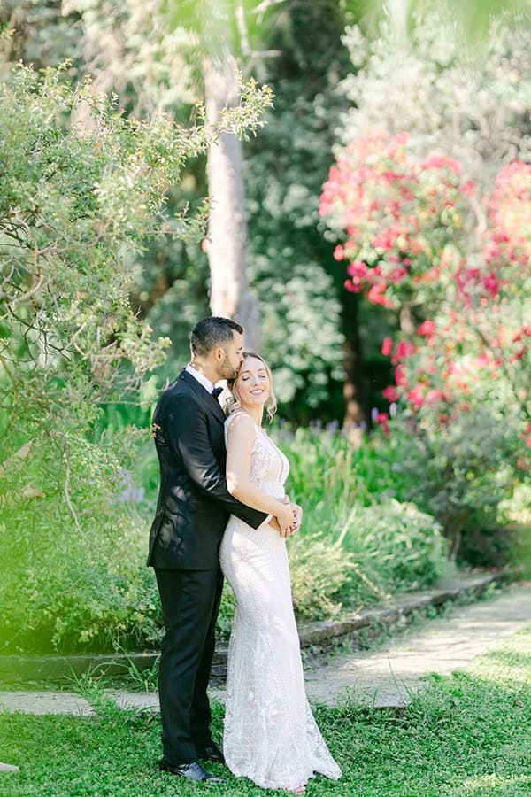 luxurious-summer-wedding-flowers-decoration-fuchsia-purple-tones_39