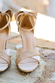 Νυφικά σανδάλια σε nude χρώμα με κορδονάκι