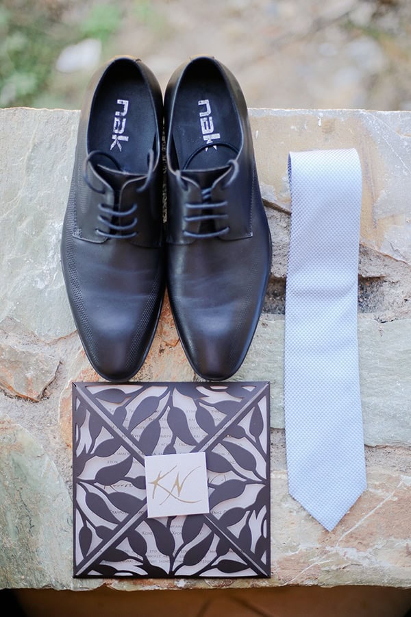 Μοντέρνα προσκλητήρια γάμου με 3D φύλλα ελιάς σε dark blue χρώμα