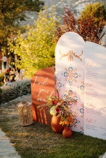 Colorful seating arrangement για μοντέρνα διακόσμηση δεξίωσης Colorful seating arrangement για μοντέρνα διακόσμηση δεξίωσης