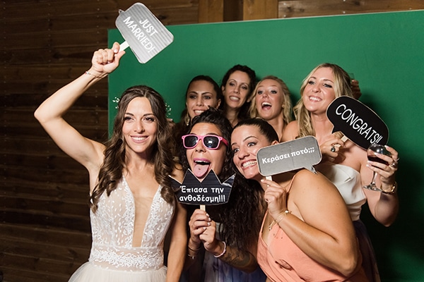 summer-wedding-athens-white-roses-baby-breath_49