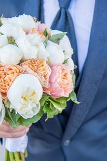 Ρομαντική νυφική ανθοδέσμη από παιώνιες Ρομαντική νυφική ανθοδέσμη από παιώνιες