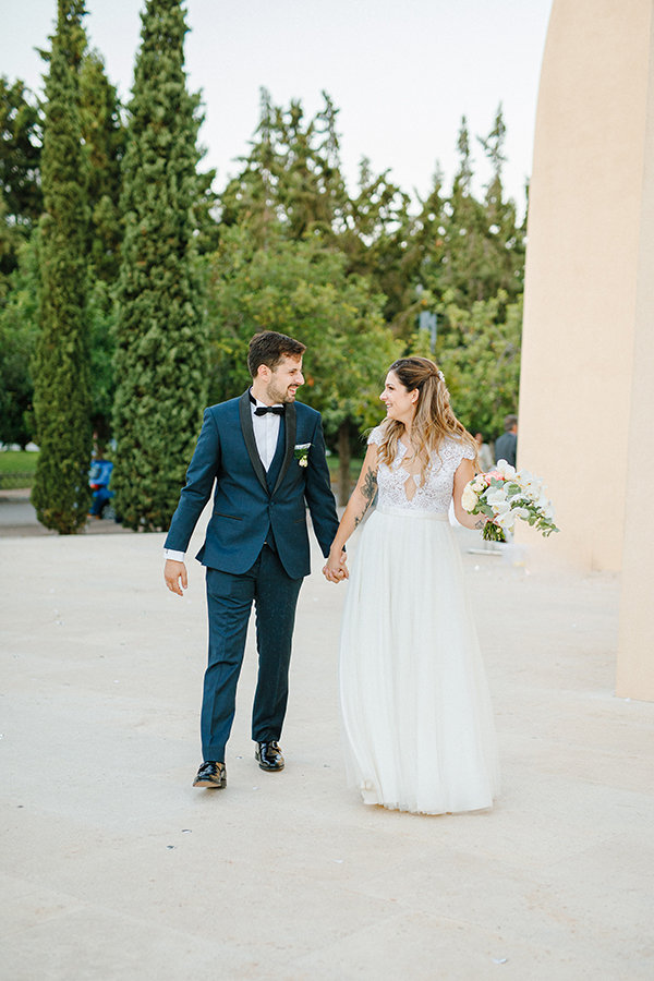 beautiful-summer-wedding-athensi-romantic-flowers-bohemian-touches_22x