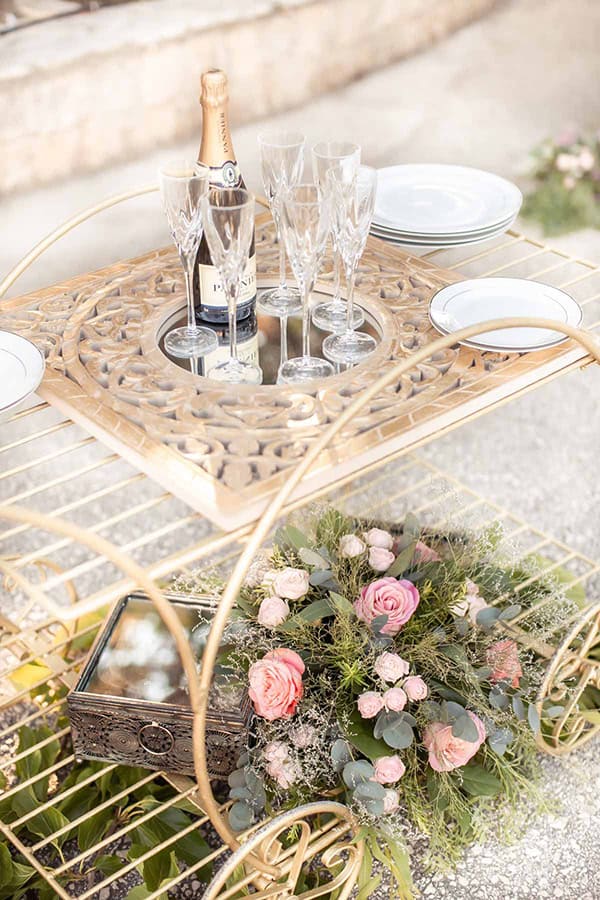 dreamy-styeld-shoot-kefalonia-island-romantic-elegant-details_18