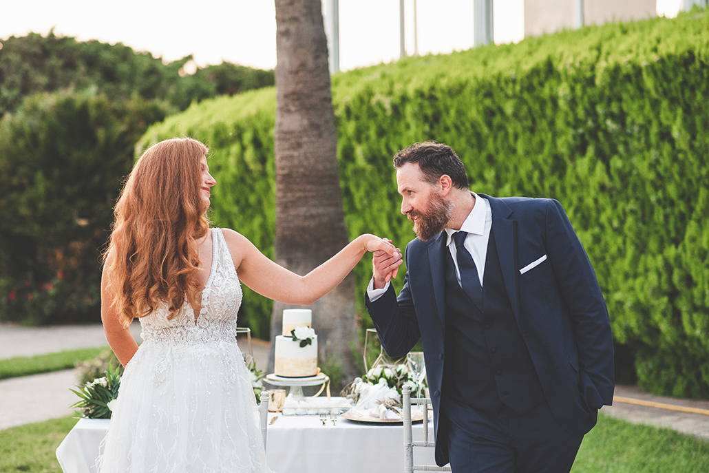 Elegant – minimal styled shoot με pampas grass συνδυασμένα με χρυσές – μπλε αποχρώσεις