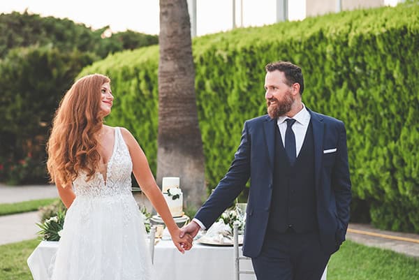 elegant-minima-styled-shoot-pampas-grass-compined-gold-blue-hues_13