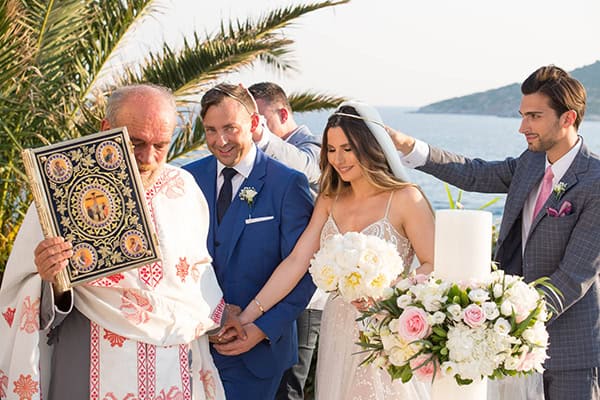 Μαγευτικός καλοκαιρινός γάμος στην Ανάβυσσο με τριαντάφυλλα και παιώνιες │ Νατάσα & Dominic