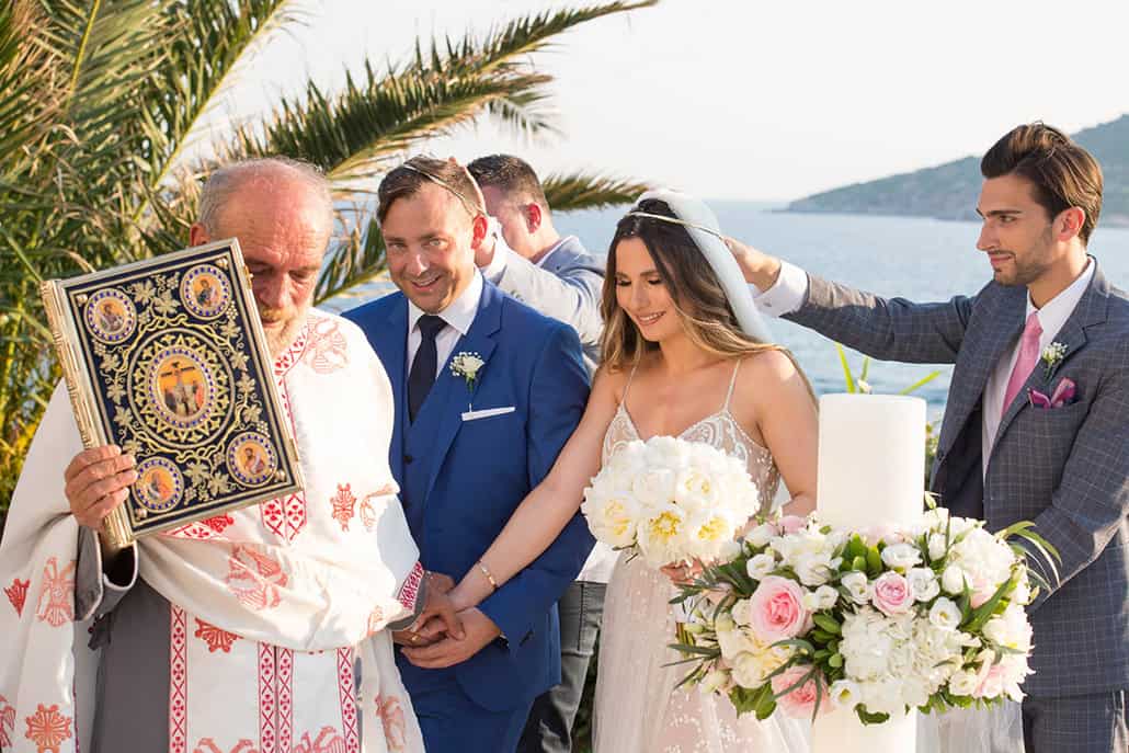 Μαγευτικός καλοκαιρινός γάμος στην Ανάβυσσο με τριαντάφυλλα και παιώνιες │ Νατάσα & Dominic